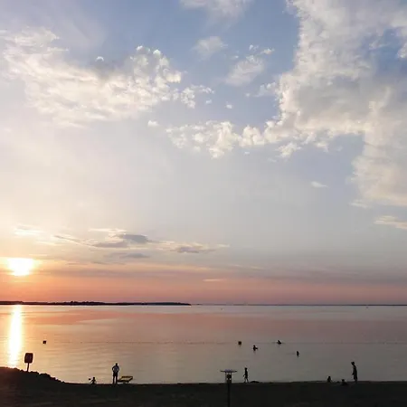 Apartment 1 Bedroom Gorgeous In